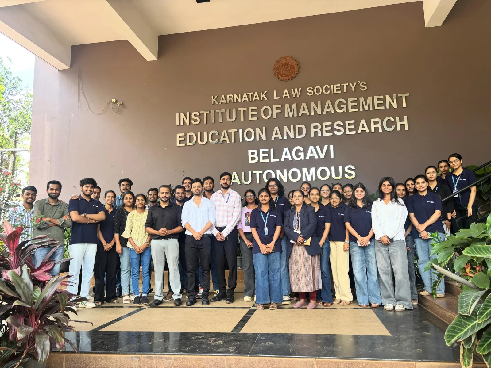 Students and trainers at KLS IMER after a SAP, analytics and marketing guidance session.